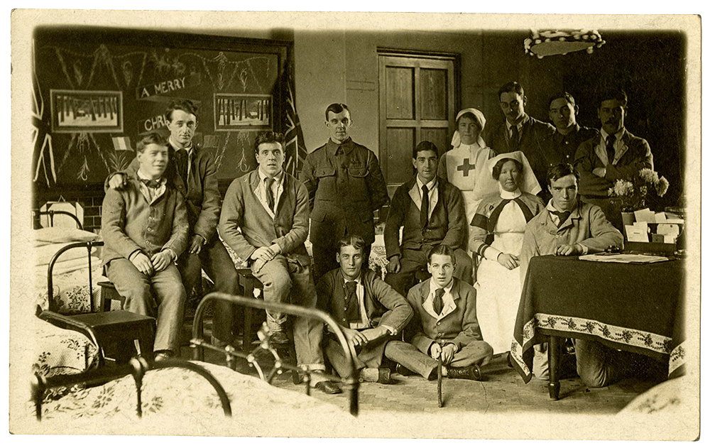Postcard of nurses and soldiers at the First Northern Hospital